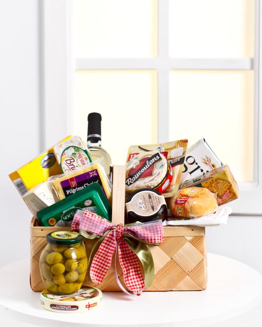 Small Cheese Gourmet Basket (alcohol-free)