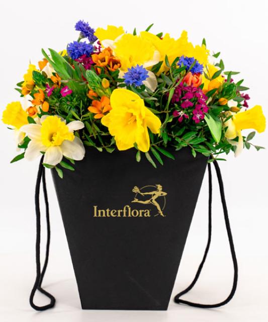 Flower box (bag only). Available in the following cities: Budapest, Győr, Miskolc, Debrecen, Pécs, Székesfehérvár, Veszprém