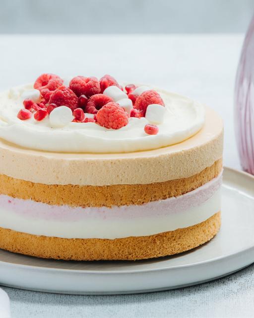 Szőkecsokis mascarpone torta málnával