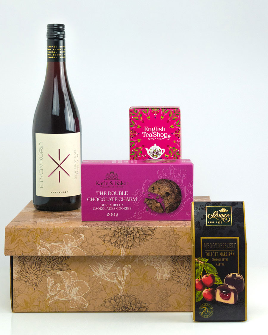 Gift box with Etyeki Kúria red wine