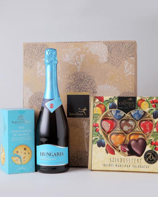 Gift box with Hungária Extra Dry sparkling wine