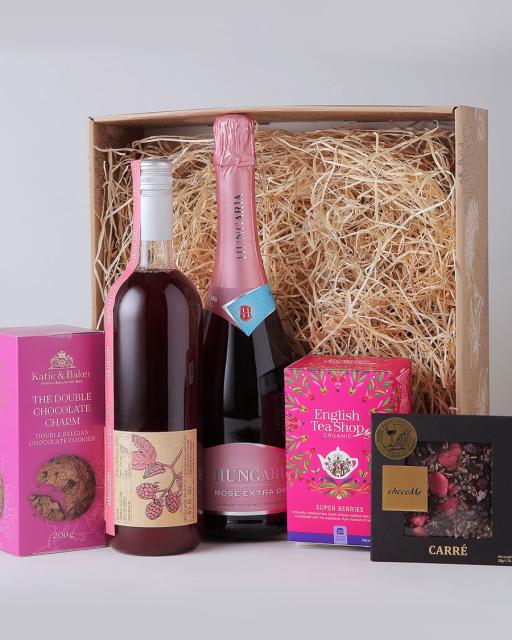 Gift box with Hungária Extra Dry Rosé and Spájz syrup