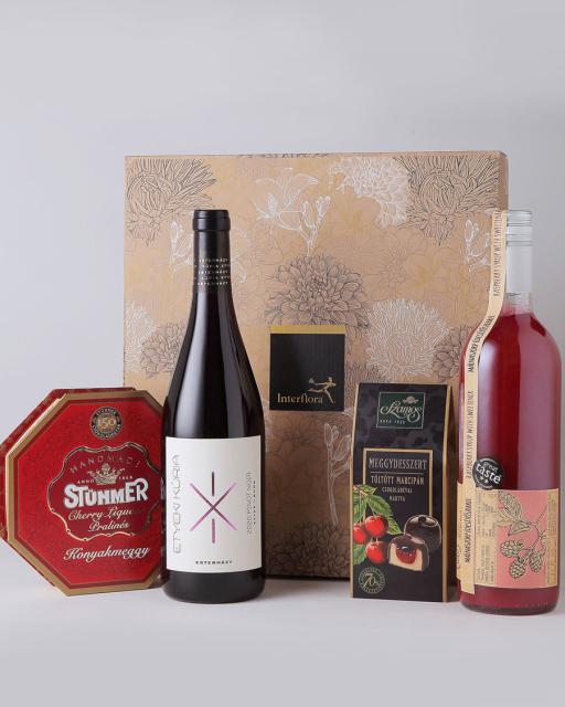 Gift box with Etyeki Kúria red wine and syrup