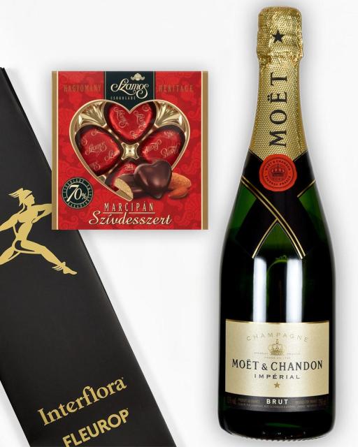 Gift bag with Moët & Chandon champagne and Szamos chocolate marzipan hearts