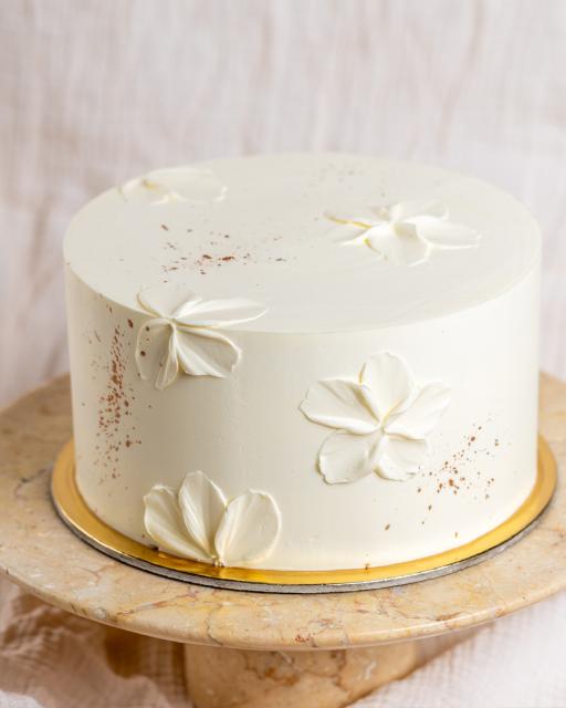 Pistachio and black currant cake