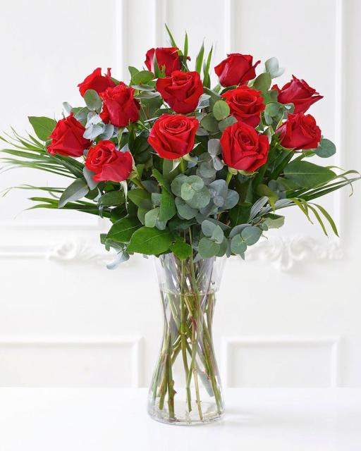 Bouquet of 12 red roses