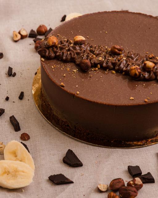 Banán, sós karamell, törökmogyoró, étcsoki torta (vegán, lisztmentes) 